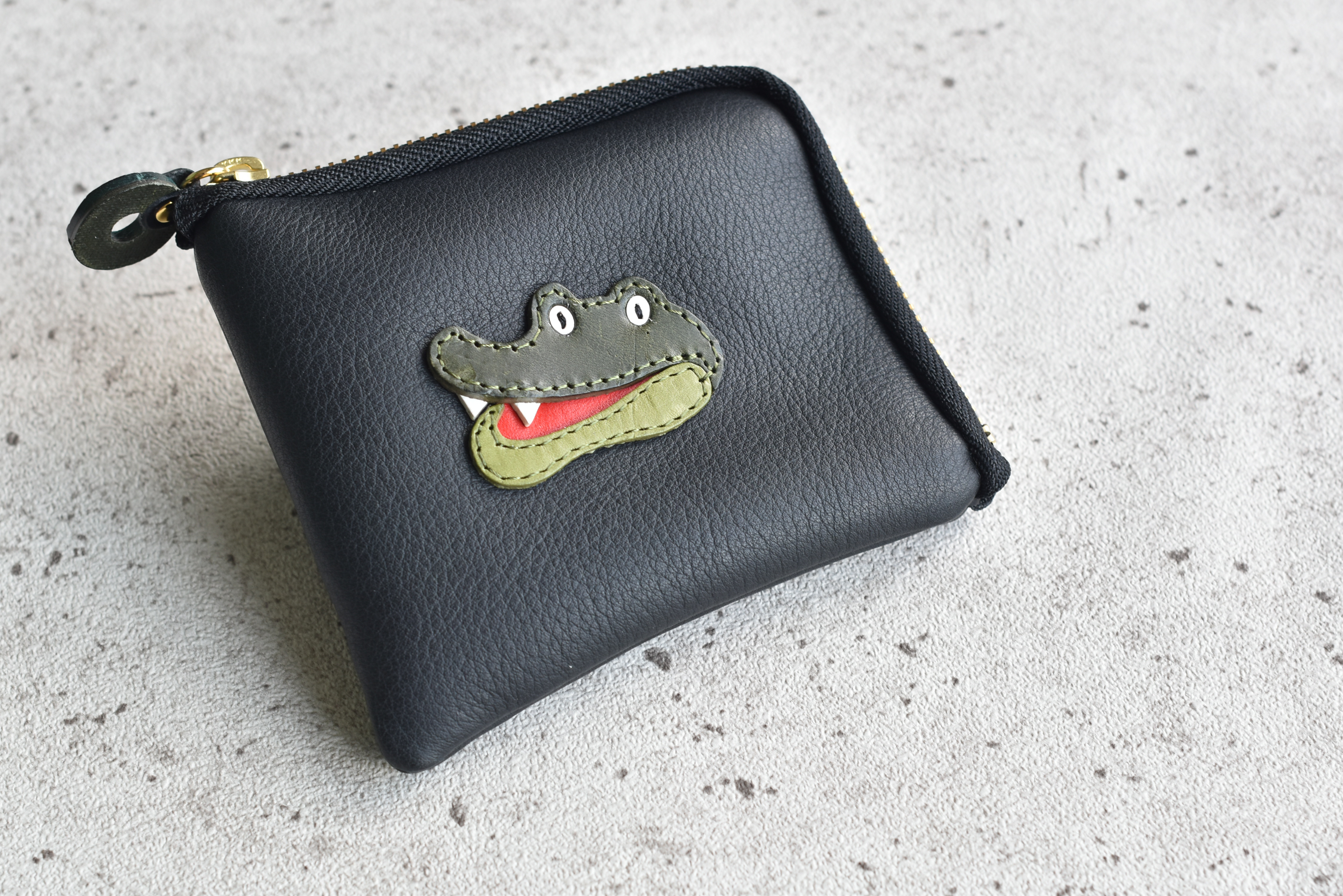 漁師の娘サイフ　黒色　ワニ　箱付き