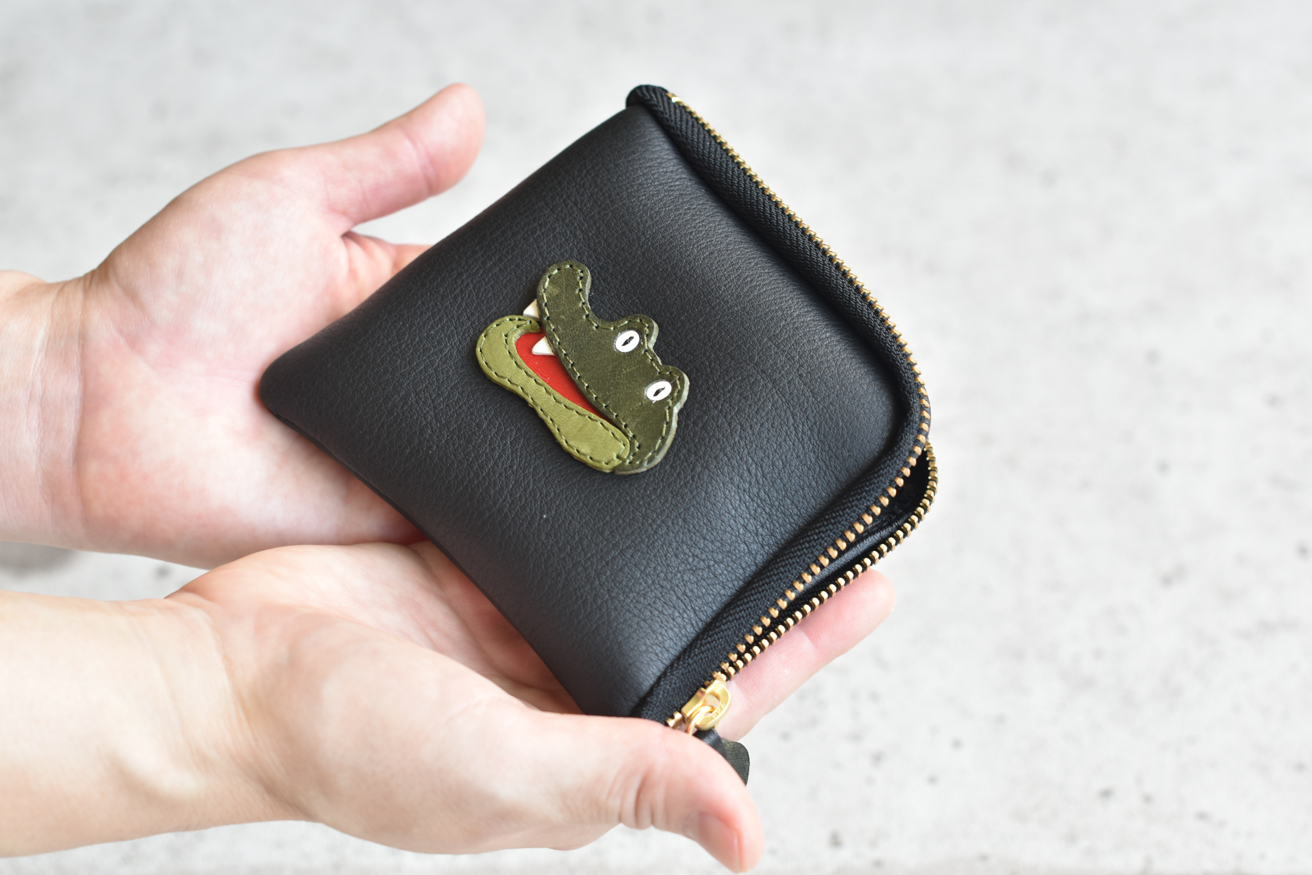 漁師の娘サイフ　黒色　ワニ　箱付き