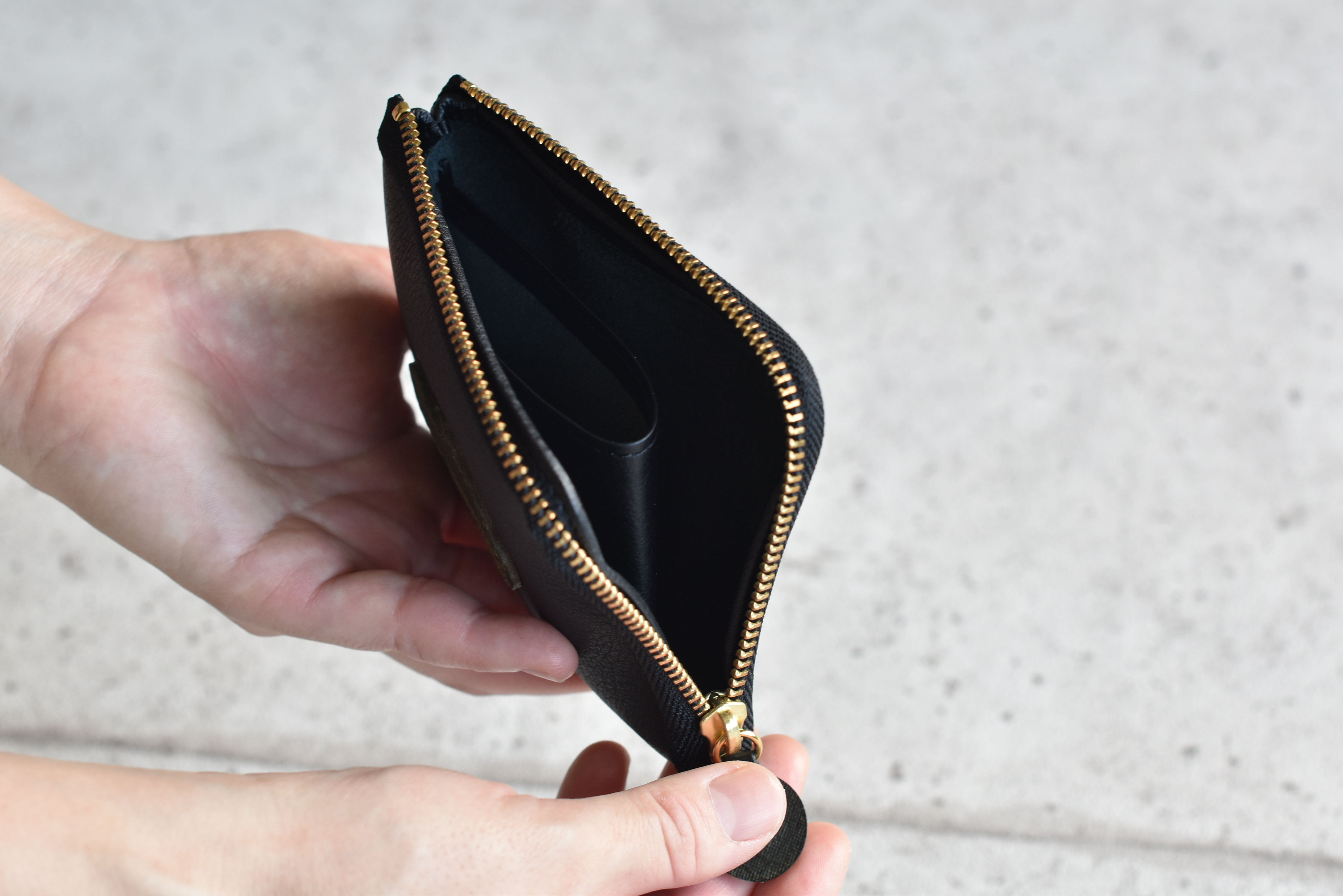 漁師の娘サイフ　黒色　ワニ　箱付き