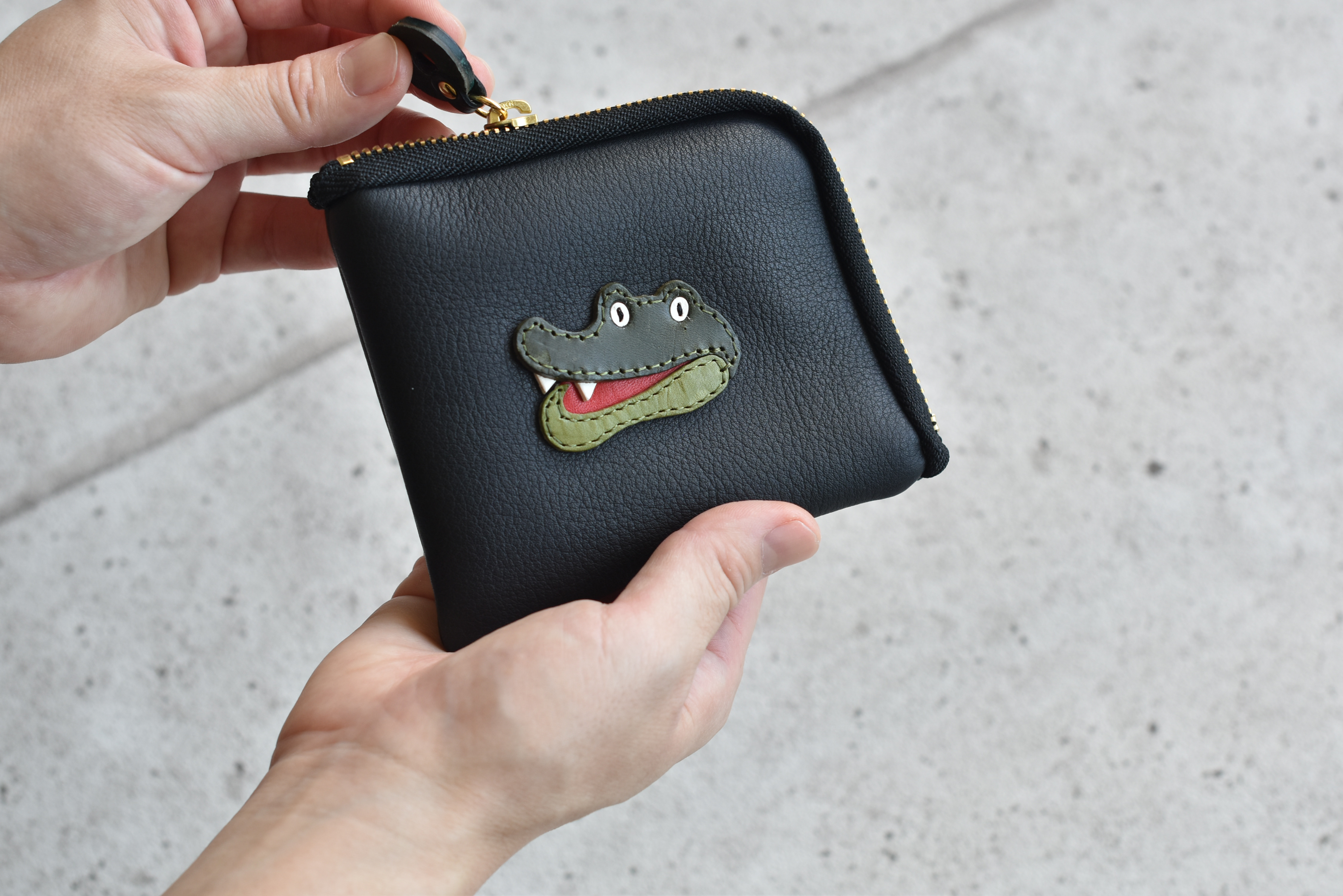 漁師の娘サイフ　黒色　ワニ　箱付き