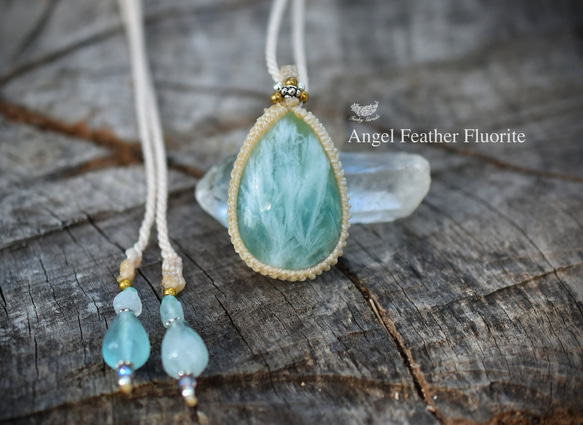 希少石「エンジェルフェザーフローライト 」マクラメ編みネックレス