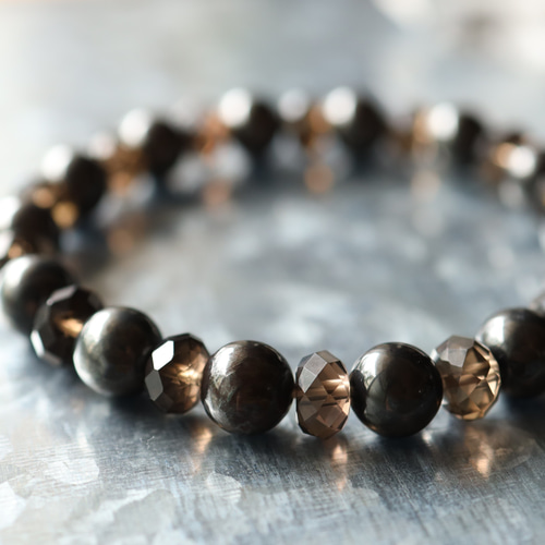 ☆漆黒の守護石☆ブラックアイアンスギライト：8.5ミリ＆スモーキー