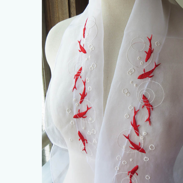 刺繍半襟：流水金魚・オーガンジーの半襟 1枚目の画像