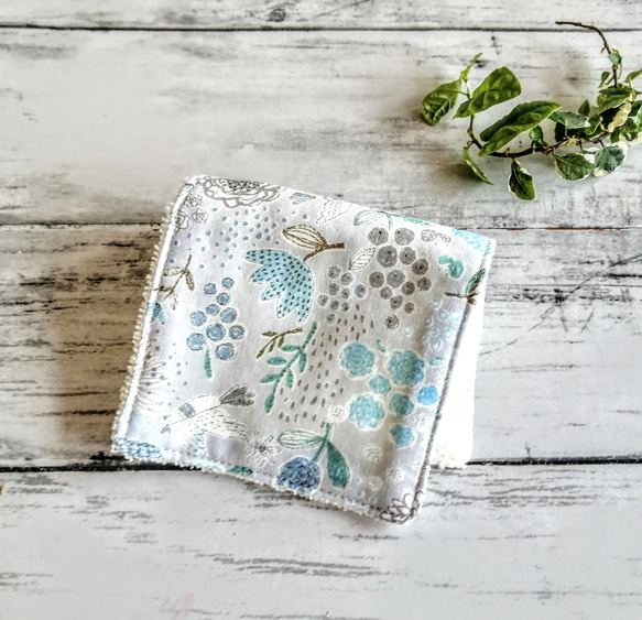 【025】ハーフサイズ　ガーゼハンカチ　ガーゼタオルハンカチ　ハンドメイド 025】ハーフサイズ ガーゼハンカチ ガーゼタオルハンカチ ハンドメイド