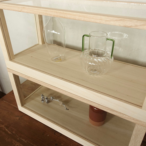 桐のショーケース