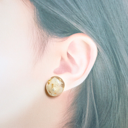 淡水パールとドライフラワーを封入したレジンピアス/イヤリング