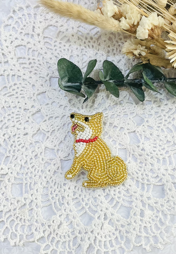 ビーズ刺繍のうちの子ブローチ・柴犬（茶） 1枚目の画像