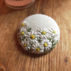 （再販）ナチュラル【マーガレット】刺繍ブローチ 38mm 7枚目の画像