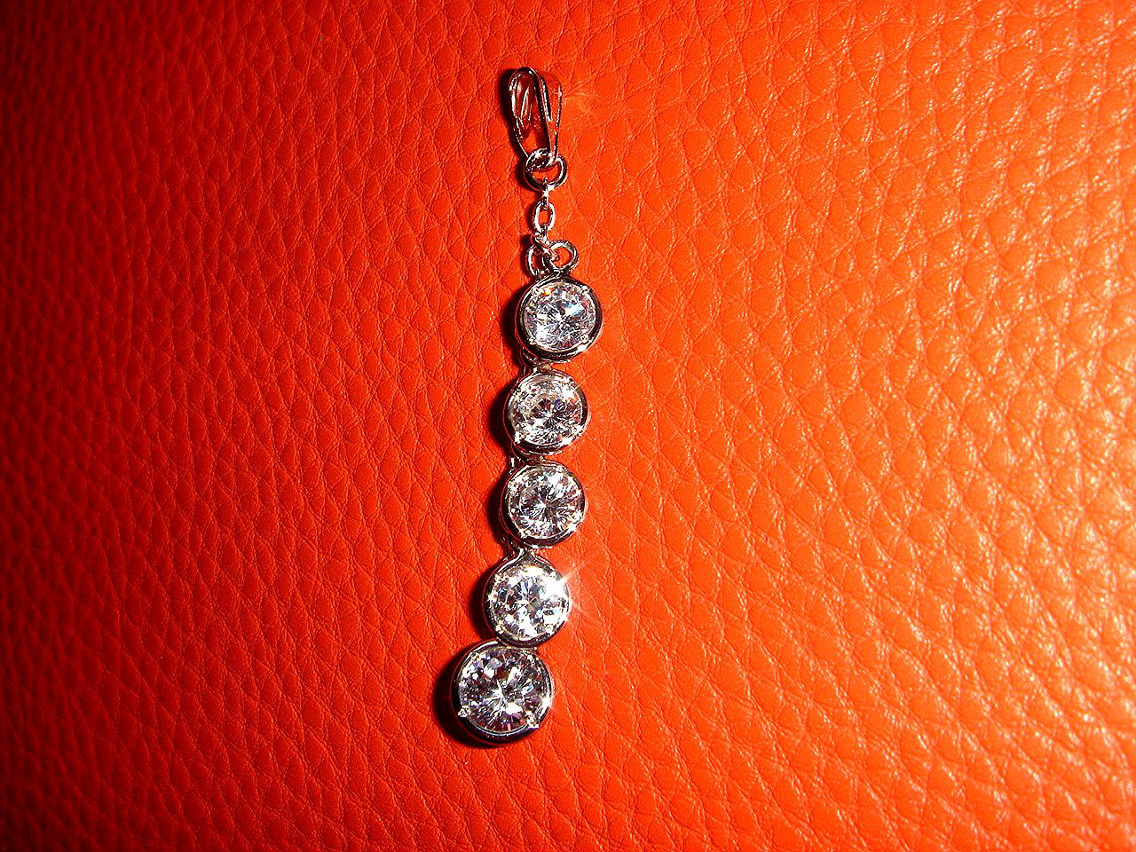 シンプルで豪華なペンダントトップジュエリーです。 925 キュービック ssl5