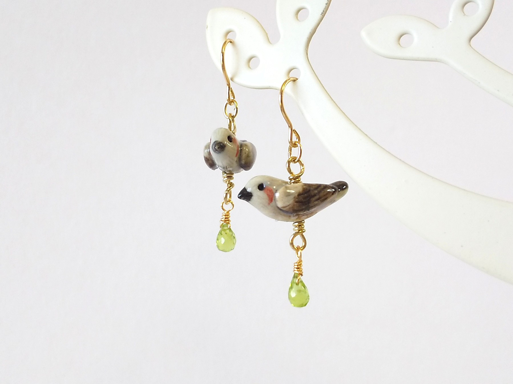 ヒヨドリと天然石のピアス ／14kgf