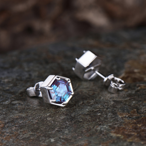 6月の誕生石 アレキサンドライト ピアス カラーチェンジストーン