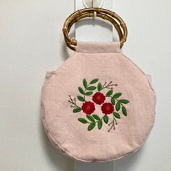 お花の刺繍のまんまるバッグ 1枚目の画像