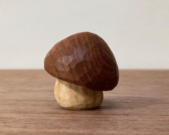 キノコの置物 木彫り 2体セット 台付き（素材：チェリー/ウォルナット/ホワイトアッシュ/水楢）（No.S2008） 13枚目の画像