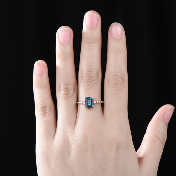 6月の誕生石アレキサンドライト婚約指輪ユニークなカラーチェンジストーンアレキサンドライトリングブライダルギフト 8枚目の画像