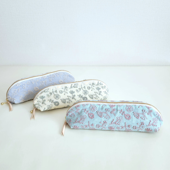 お花刺繍のパカッと開くペンケース・メガネケース【check&stripe