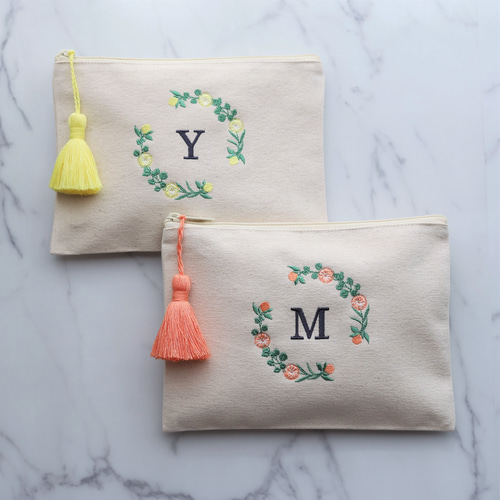 フルーツ刺繍フラットポーチ｜選べるタッセル｜イニシャル・ビタミン