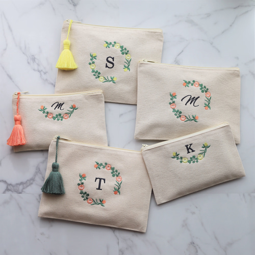 フルーツ刺繍フラットポーチ｜選べるタッセル｜イニシャル・ビタミン