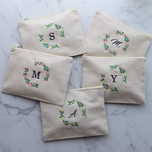 フルーツ刺繍フラットポーチ｜選べるタッセル｜イニシャル・ビタミン