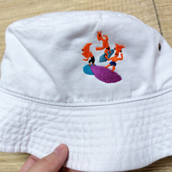 サーフィン ホワイト 刺繍 バケットハット 帽子 乗り物 夏 海 オリジナル ユニセックス ワンポイント 20枚目の画像