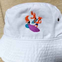 サーフィン ホワイト 刺繍 バケットハット 帽子 乗り物 夏 海 オリジナル ユニセックス ワンポイント 17枚目の画像