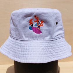 サーフィン ホワイト 刺繍 バケットハット 帽子 乗り物 夏 海 オリジナル ユニセックス ワンポイント 10枚目の画像