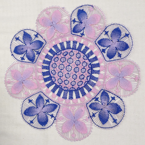 ニャンドゥティレースのテーブルセンター マルチカラー LGCP-F01-VP 1枚目の画像