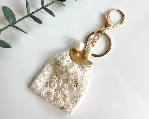 アウトレット 】インド刺繍リボン と パール の バッグチャーム