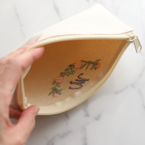 フルーツ刺繍 イニシャル フラットポーチmini｜選べるタッセル｜プチ