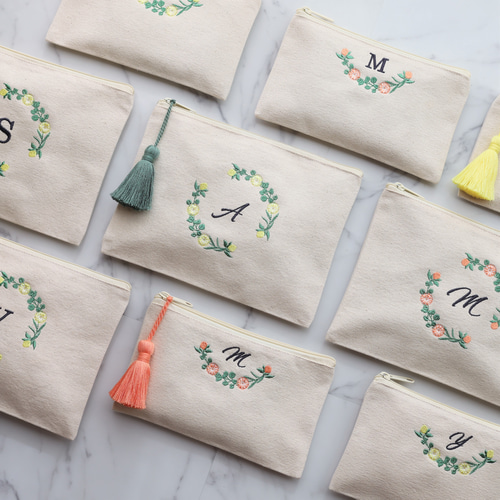 フルーツ刺繍 イニシャル フラットポーチmini｜選べるタッセル｜プチ