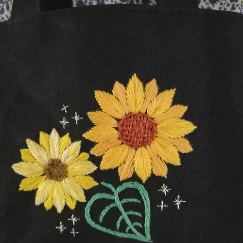 【お値下げ中！】BISHOOL カットソー ひまわり刺繍入り BOYSHE original》ひまわり刺繍シャツ【2 color】 | BOYSHE