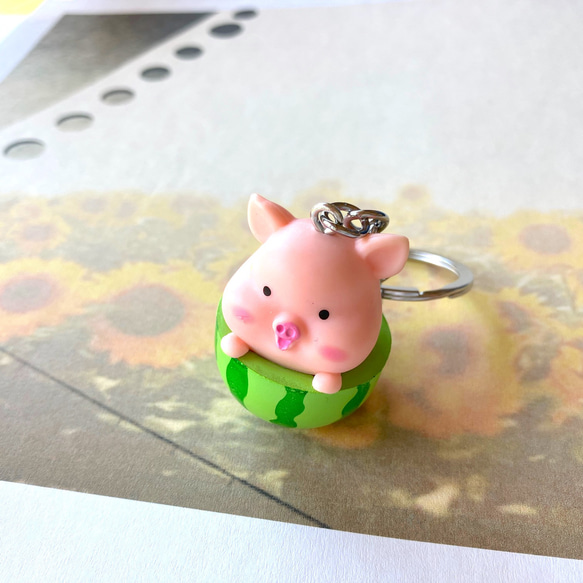 夏仕様♫　スイカ　に　入った　豚さん　キーホルダー　キーリング　ストラップ　 7枚目の画像