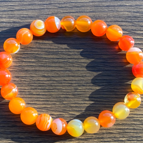 ポジティブになれそうなビタミンカラーの縞瑪瑙ブレスレット(約8mm玉