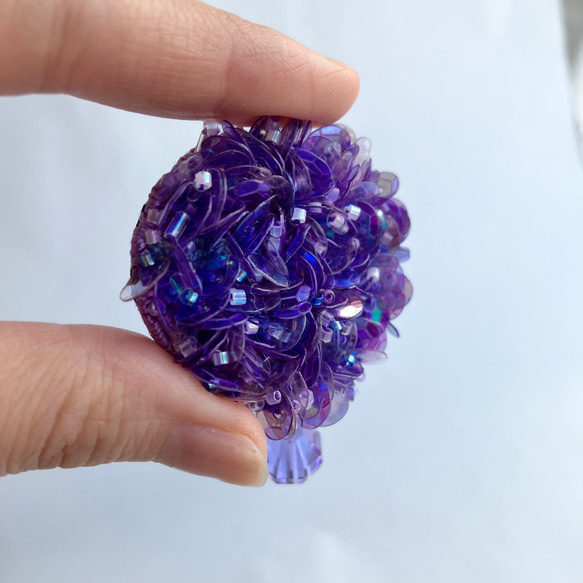 Ajisai 紫陽花カラー　刺繍スパンコールブローチ　※訳ありブローチ　紫色　きらきらブローチ 14枚目の画像