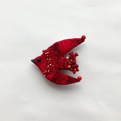 真紅のいろを纏う鳥の刺繍ブローチ "Red flower bird brooch" 10枚目の画像