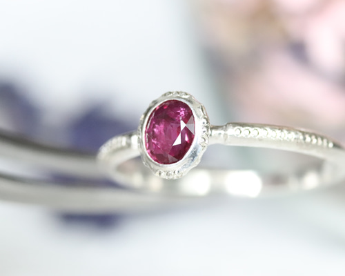 ９２５シルバーリング天然石ピンクサファイヤ　サイズ直し自分。３５号から３７号位 925シルバーリング天然石ピンクサファイヤ サイズ直し自分。35号