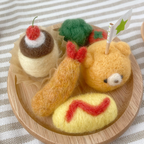 喫茶・くま屋』お子様くまランチ♪ ミニチュア 羊毛フェルト くま 