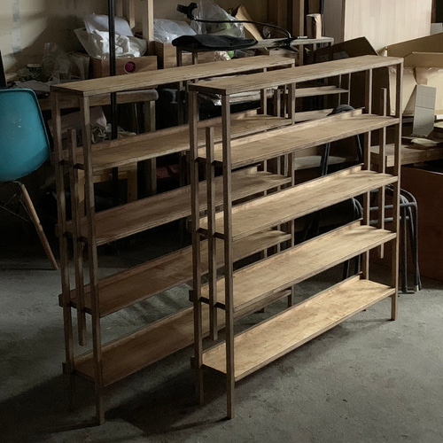 コミックが250冊以上入る木の本棚 本棚・絵本棚・マガジンラック