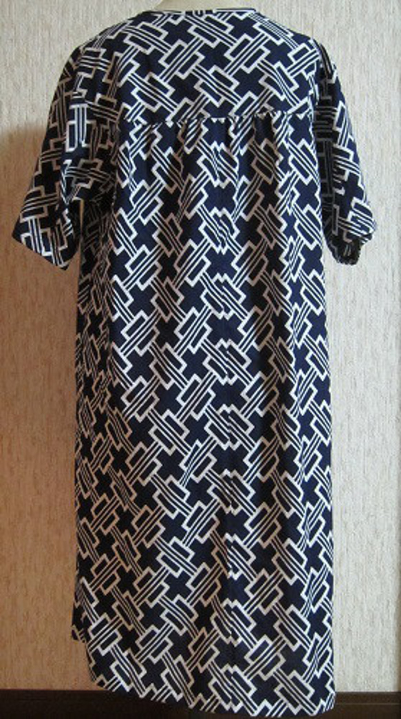 夏のホームドレス　着物リメイク浴衣地ワンピース（幾何学模様）B 4枚目の画像