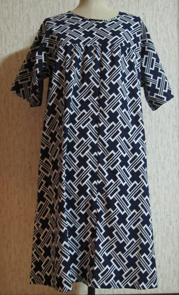 夏のホームドレス　着物リメイク浴衣地ワンピース（幾何学模様）B 1枚目の画像