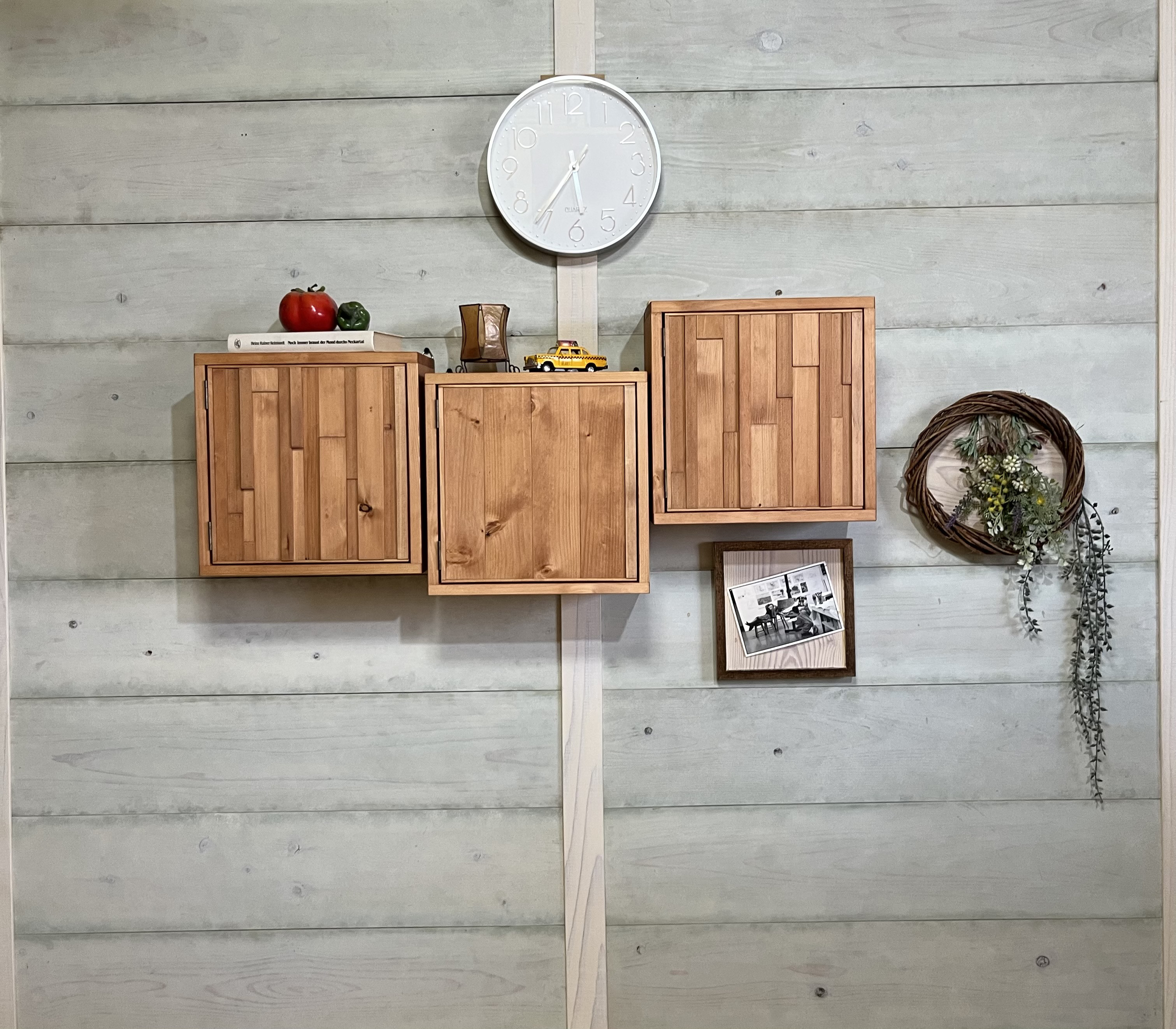 四角形の壁掛け戸棚〜単色モザイク柄お得な3点セット〜※サイズオーダー承ります。