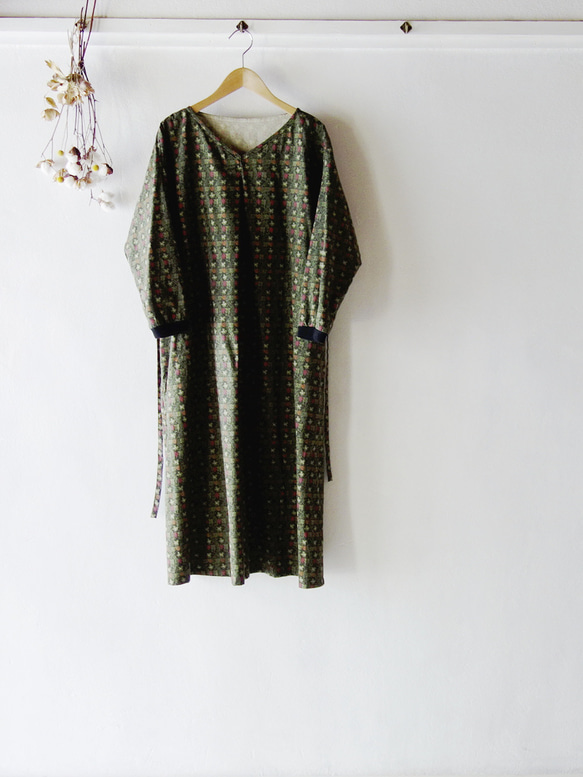 【蒲萄柄のワンピース】　秋　コットン100％　moda fabrics 1枚目の画像