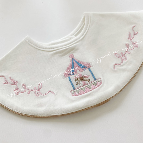 handmade/BABYno118】ビブ/スタイ楕円/刺繍木馬 スタイ・よだれかけ