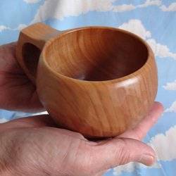 　ミズメ桜の一木彫りコーヒーカップ. 2枚目の画像