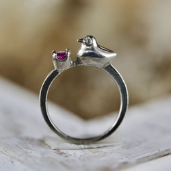 【シルバーリング】シルバー　ルビー　小鳥リング　指輪　ピンク　宝石　鳥　可愛い　普段使い 1枚目の画像