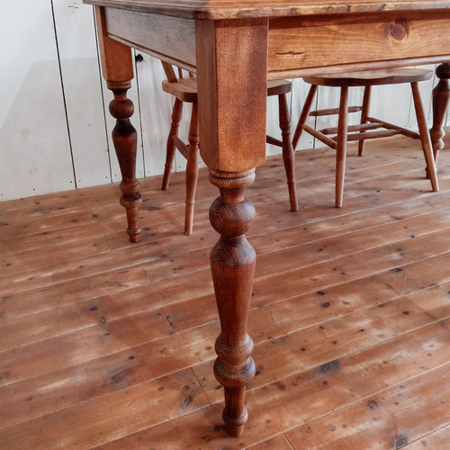 おしゃれなダイニングテーブルbrocante 輸入住宅向けターンド