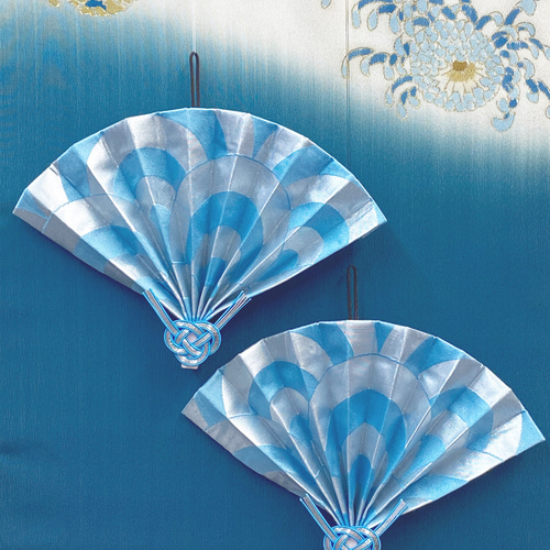 扇子○壁飾り○青海波文様○水色・シルバー○扇-33 （送料無料・追跡  