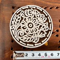 インド 木版 ハンド ブロック スタンプ プリント フラワー丸 2枚目の画像