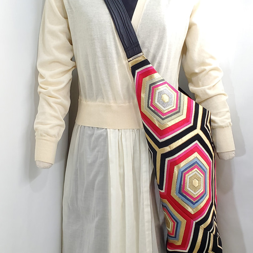 Lサイズ☆あずま袋【帯リメイク】亀甲柄×シワ黒合皮 #帯×合皮 Lサイズ☆あずま袋【帯リメイク】亀甲柄×シワ黒合皮 #帯×合皮
