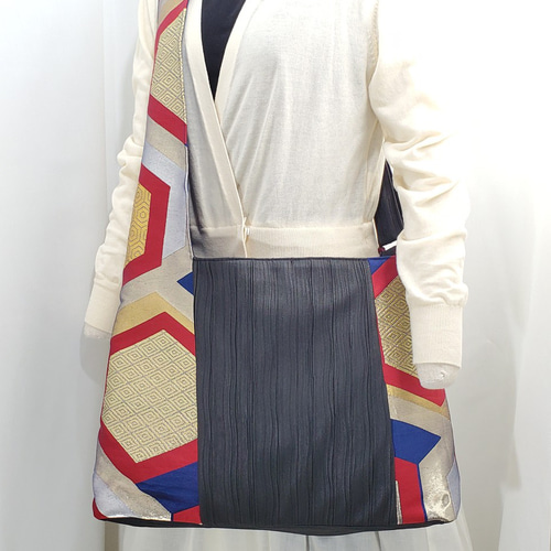 Lサイズ☆袈裟BAG【帯リメイク】亀甲柄×シワ黒合皮 #帯×合皮 Lサイズ☆袈裟BAG【帯リメイク】亀甲柄×シワ黒合皮 #帯×合皮