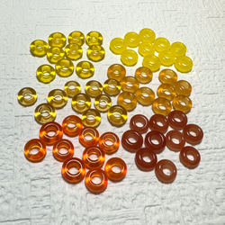 Melting Pointガラスビーズdoughnut Sサイズ 黄色〜赤系10個セット 1枚目の画像